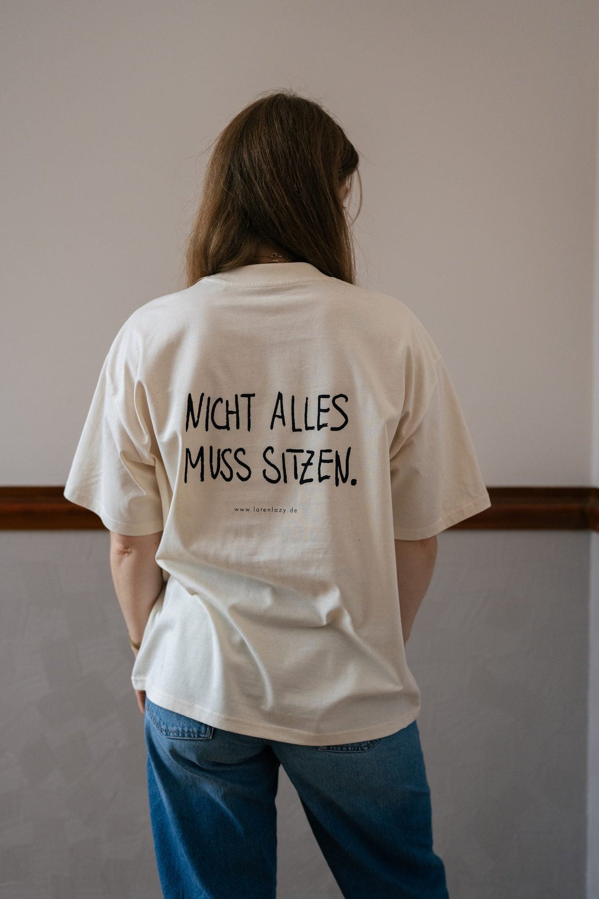 T-Shirt Classic "NICHT ALLES MUSS SITZEN" - LATE 'N' LAZY -