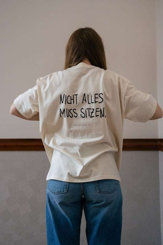 T-Shirt Classic "NICHT ALLES MUSS SITZEN" - LATE 'N' LAZY -