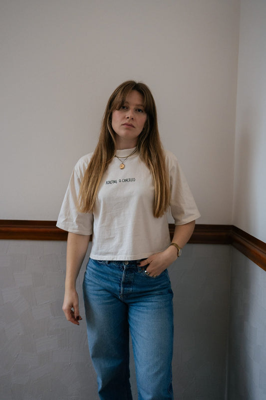 T-Shirt Cropped "ADULTING IS CANCELED" - LATE 'N' LAZY -