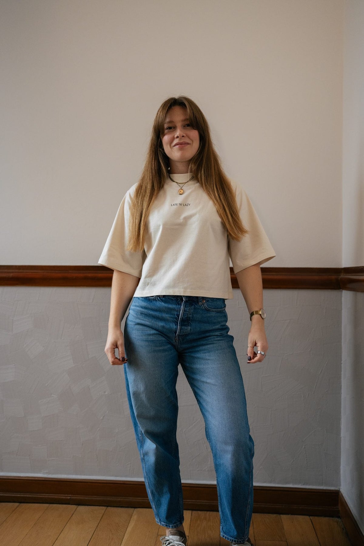 T-Shirt Cropped "NICHT ALLES MUSS SITZEN" - LATE 'N' LAZY -